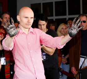 Billy Corgan, collapses, stage, Smashing Pumpkins, pictures, picture, photos, photo, pics, pic, images, image, hot, sexy, latest, new, 2010