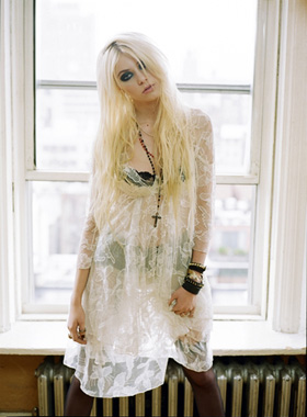 Taylor Momsen, The Pretty Reckless, Miss Nothing, music, video, pictures, picture, photos, photo, pics, pic, images, image, hot, sexy, latest, new, 2010