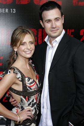 Sarah Michelle Gellar, Freddie Prinze Jr., pictures, picture, photos, photo, pics, pic, pregnant, expecting, baby, news