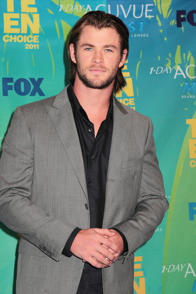 Chris Hemsworth Pictures: Teen Choice Awards 2011 Red (Blue) Carpet Photos, Pics