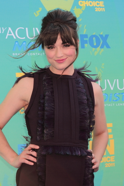 Crystal Reed Pictures: Teen Choice Awards 2011 Red (Blue) Carpet Photos, Pics