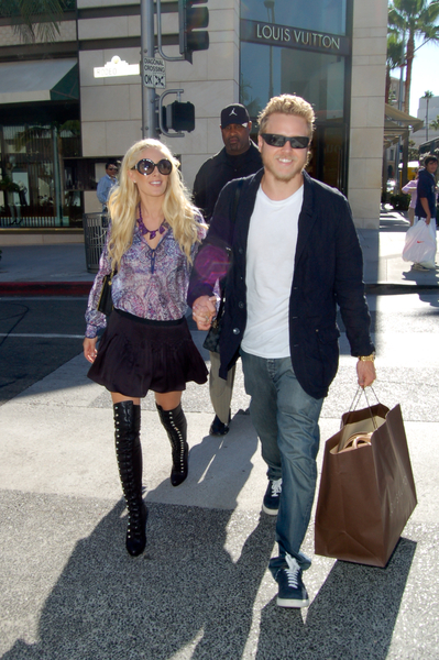 Heidi Montag Shopping at Louis Vuitton on Rodeo Drive in Beverly Hills  October 2, 2009 – Star Style