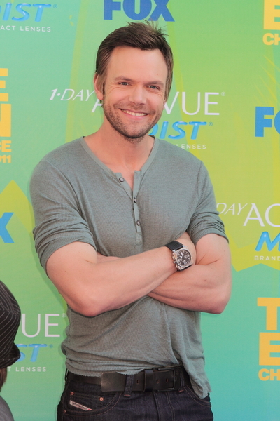 Joel McHale Pictures: Teen Choice Awards 2011 Red (Blue) Carpet Photos, Pics