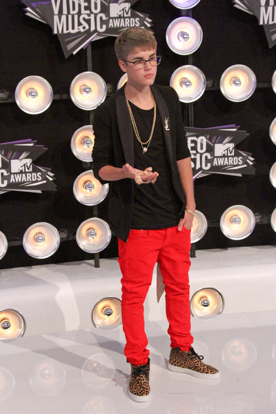 Justin Bieber Pictures: MTV Video Music Awards (VMAs) 2011 Red Carpet Photos, Pics
