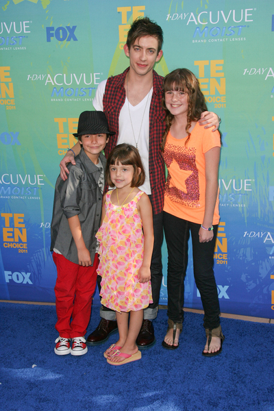 Kevin McHale Pictures: Teen Choice Awards 2011 Red (Blue) Carpet Photos, Pics