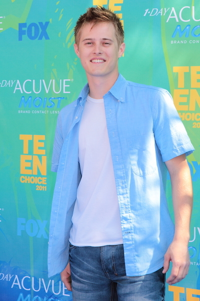 Lucas Grabeel Pictures: Teen Choice Awards 2011 Blue Carpet Photos, Pics