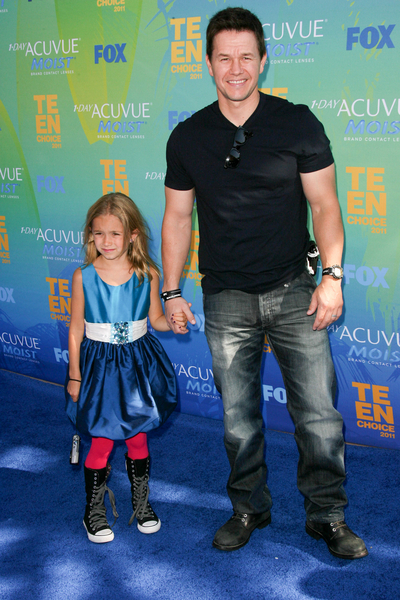 Mark Wahlberg, Daughter Ella Rae Pictures: Teen Choice Awards 2011 Red (Blue) Carpet Photos, Pics