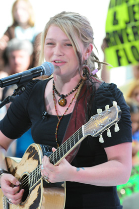 Crystal Bowersox, American Idol, music, record, deal, 19 Recordings, Jive, records, pictures, picture, photos, photo, pics, pic, images, image, hot, sexy, latest, new