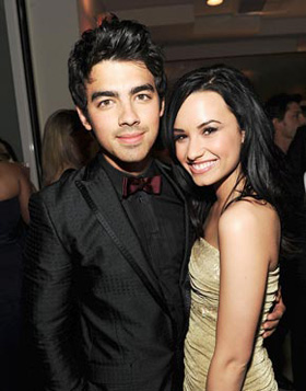 Joe Jonas, Demi Lovato, dating, pictures, picture, photos, photo, pics, pic, images, image, hot, sexy, latest, new, 2010