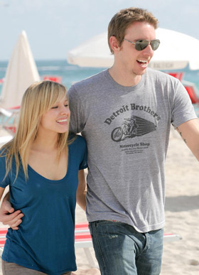 Kristen Bell, Dax Shepard, engaged, engagement, ring, wedding, pictures, picture, photos, photo, pics, pic, images, image, hot, sexy, latest, new