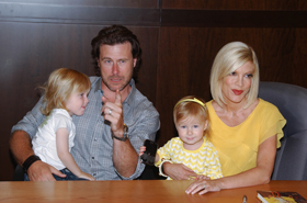 Tori Spelling, Dean McDermott, pictures, picture, photos, photo, images, image, pics, pic, latest, new, 2010