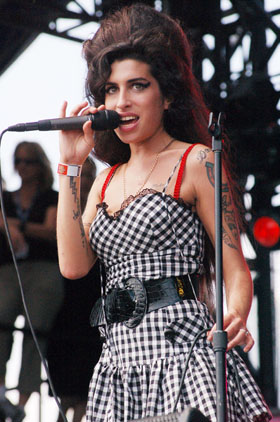 Amy Winehouse, live, concert, pictures, picture, photos, photo, pics, pic, images, image, hot, sexy, latest, new